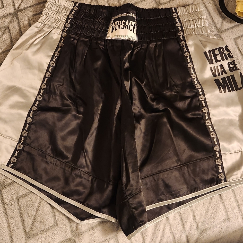 Versace shorts - Picture 2 of 4